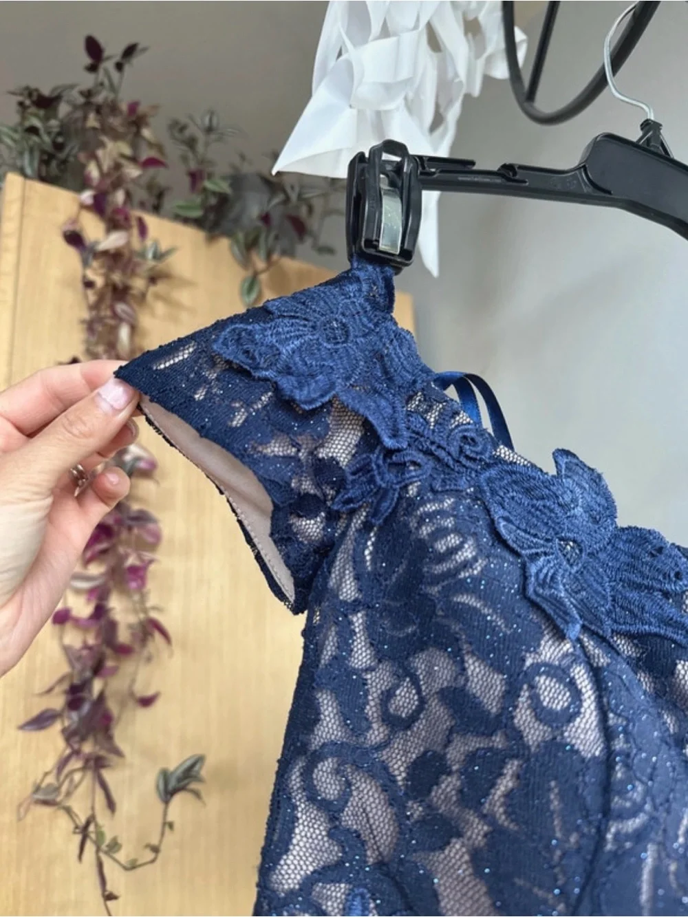 Knitted flowers around the Navy Floral Off-Shoulder Crop with skirt dress size 1